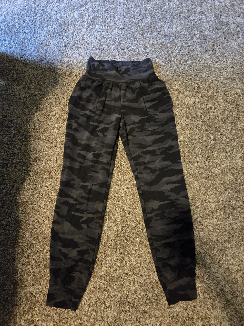 Womans Size Small Tall Black & Gray Camo Jogger Sweatpants